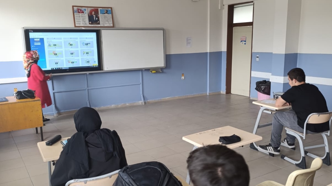 LİSE KISMI ÖĞRENCİLERİMİZE MEBİ PLATFORMU  HAKKINDA KULLANIM VE BİLGİLENDİRME ETKİNLİĞİ YAPILDI